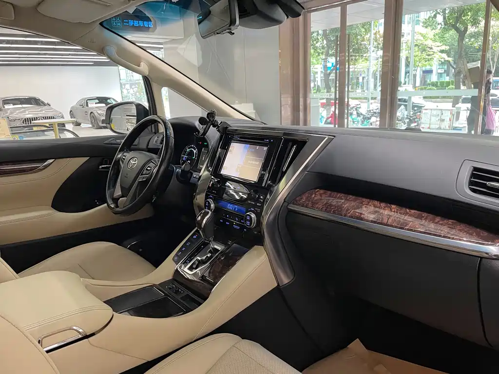 Toyota Alphard 2020 — фото 23