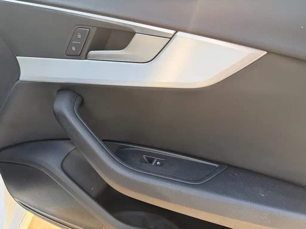 Audi A4L 2023 — фото 25