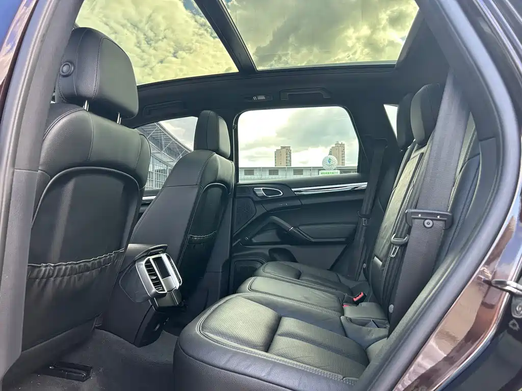 Porsche Cayenne 2016 — фото 10