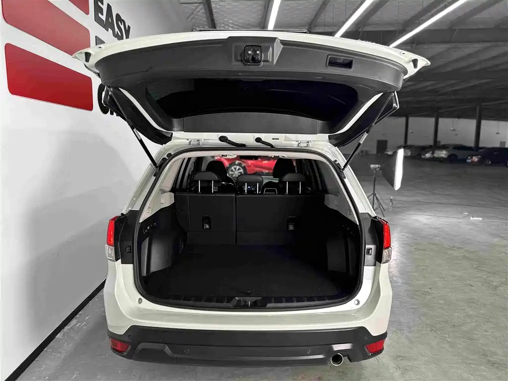 Subaru Forester 2023 — фото 9