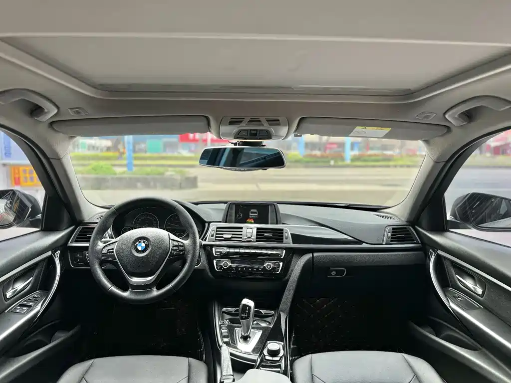 BMW 3 Series 2017 — фото 12