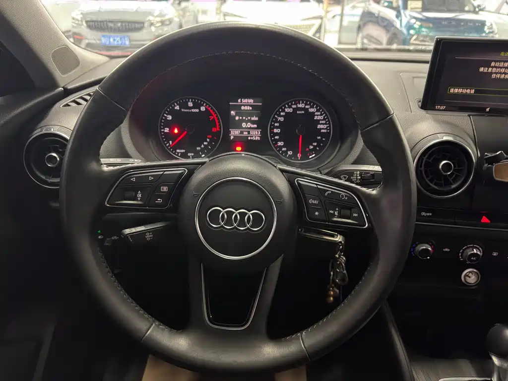 Audi A3 2021 — фото 10