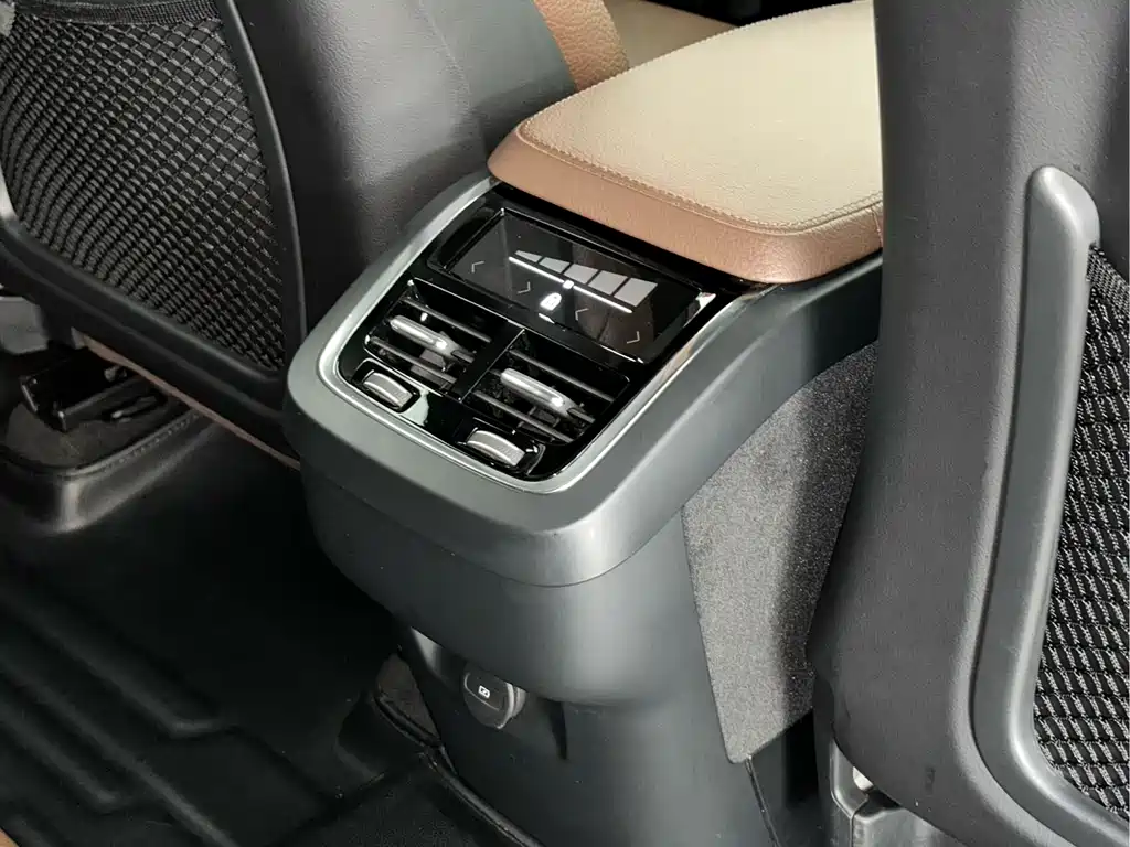 Volvo XC90 2021 — фото 14