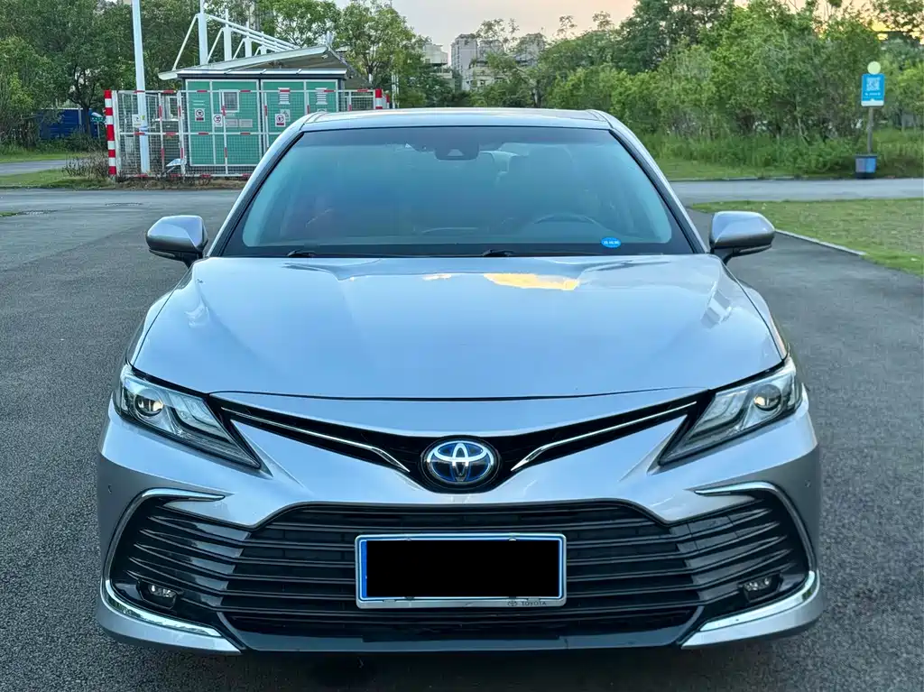 Toyota Camry 2022 — фото 2