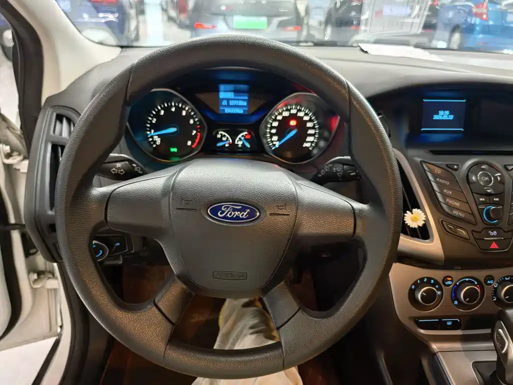 Ford Focus 2015 — фото 9