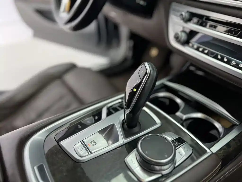 BMW 7 Series 2019 — фото 13