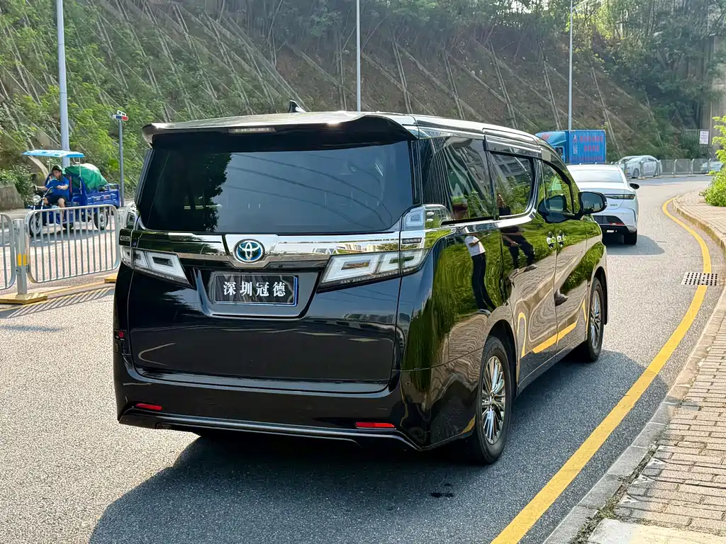 Toyota Vellfire 2022 — фото 4