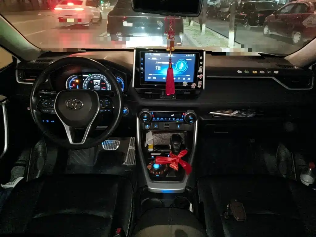 Toyota RAV4 2020 — фото 13