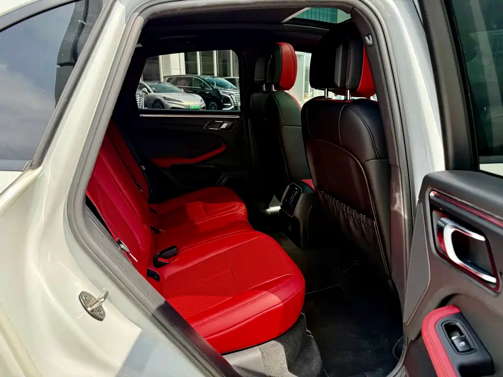 Porsche Macan 2020 — фото 11