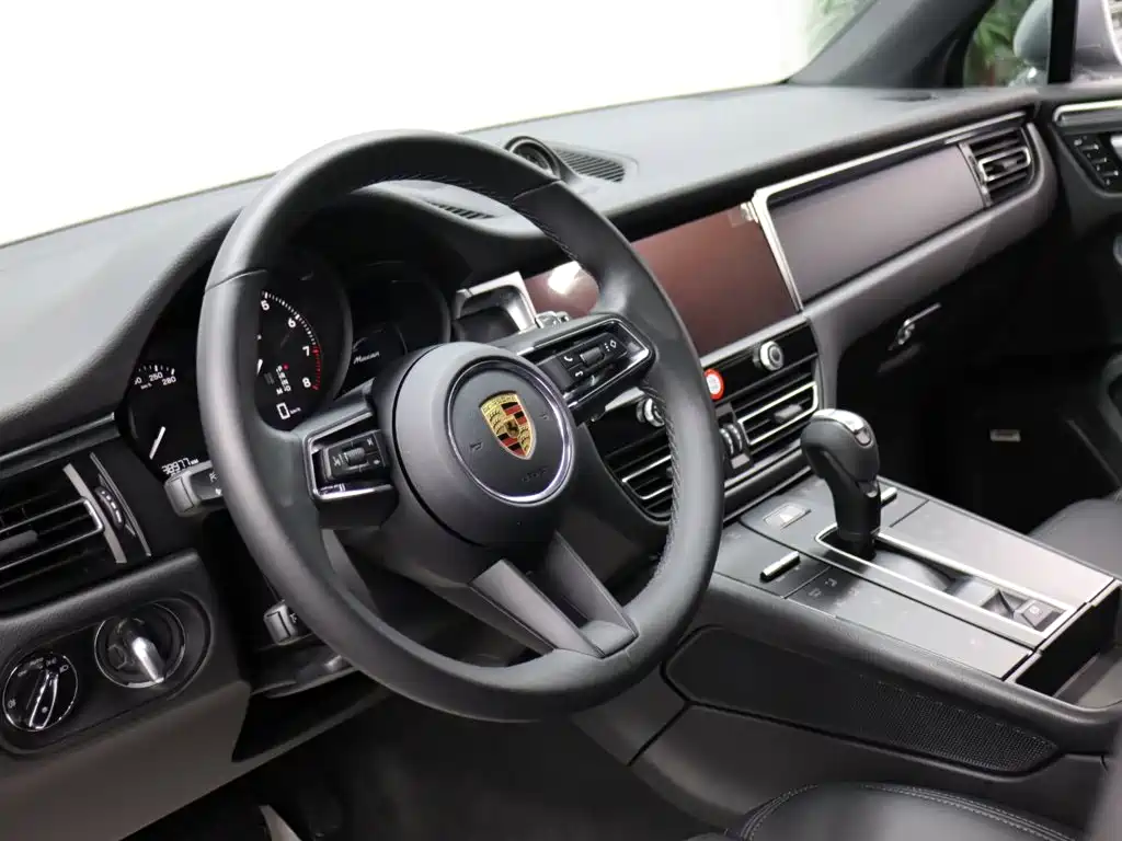Porsche Macan 2023 — фото 10