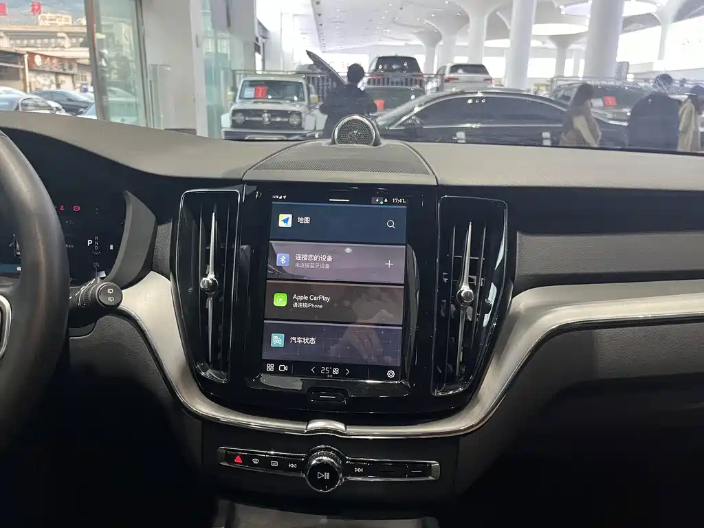 Volvo XC60 2025 — фото 20