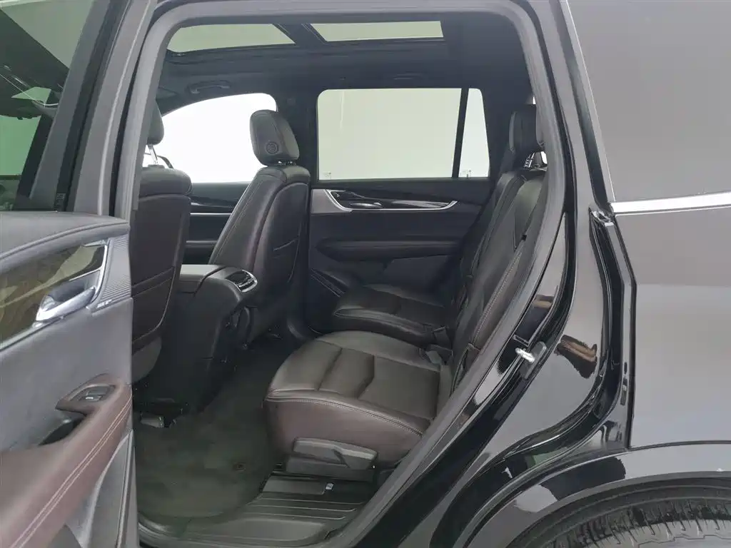 Cadillac XT6 2022 — фото 15