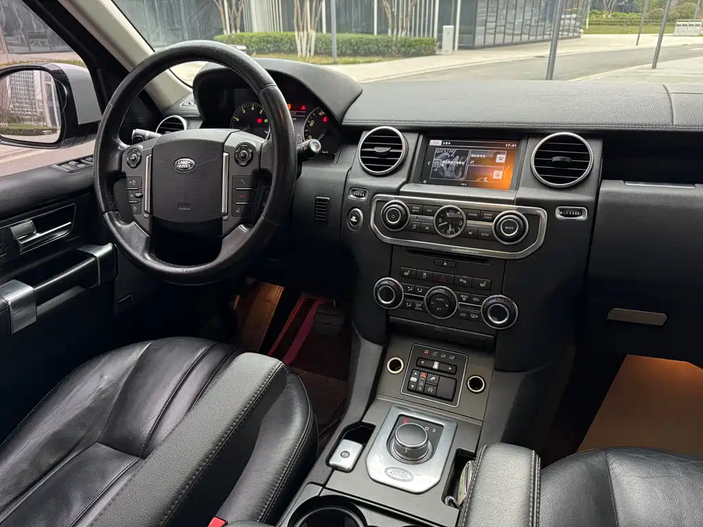 Land Rover Discovery 2016 — фото 18