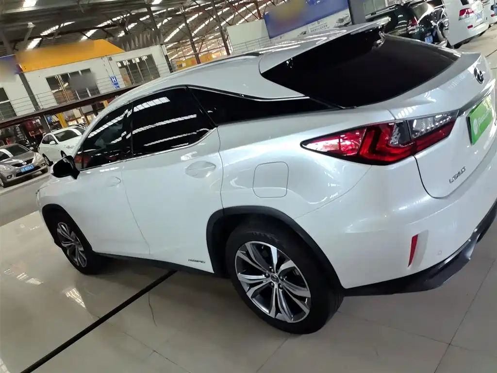 Lexus RX 2018 — фото 18
