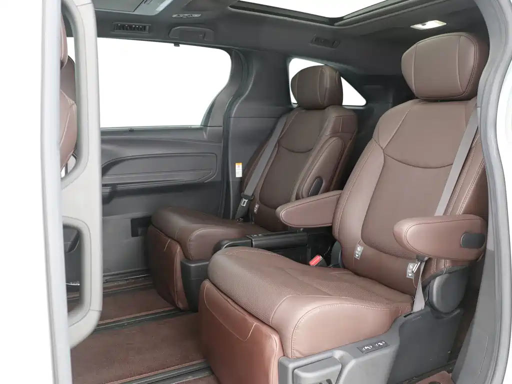 Toyota Sienna 2023 — фото 10