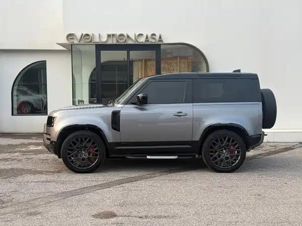 Land Rover Defender 2021