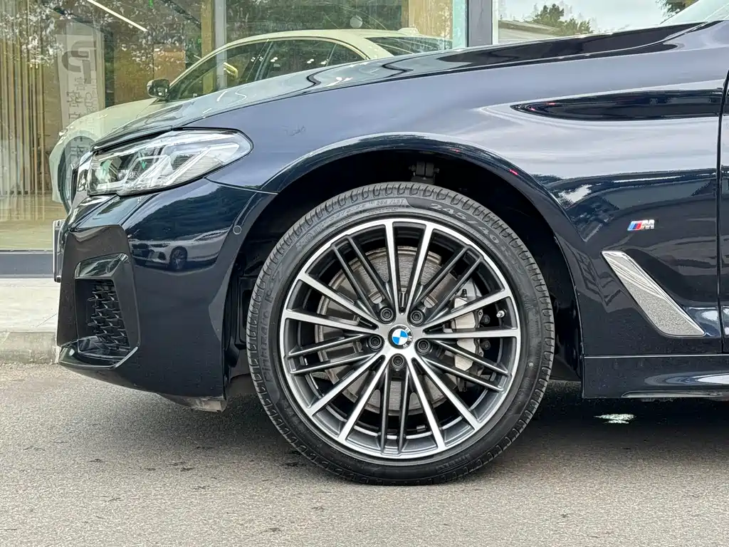 BMW 5 Series 2023