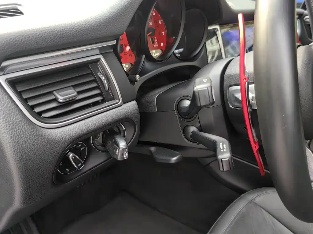 Porsche Macan 2015 — фото 20