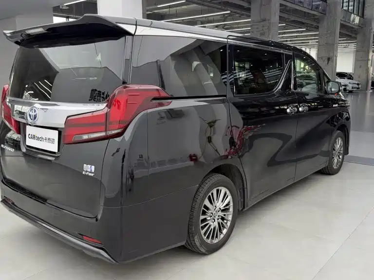 Toyota Alphard 2022 — фото 15