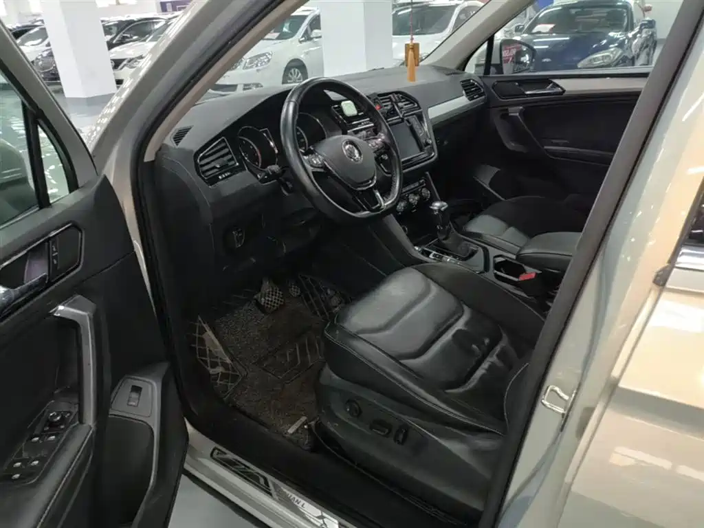 Volkswagen Tiguan L 2017 — фото 16