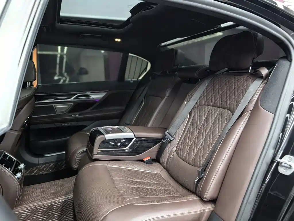 BMW 7 Series 2019 — фото 35