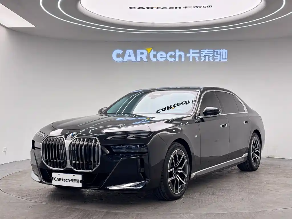 BMW 7 Series 2024 — фото 1