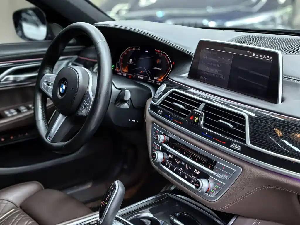 BMW 7 Series 2019 — фото 24