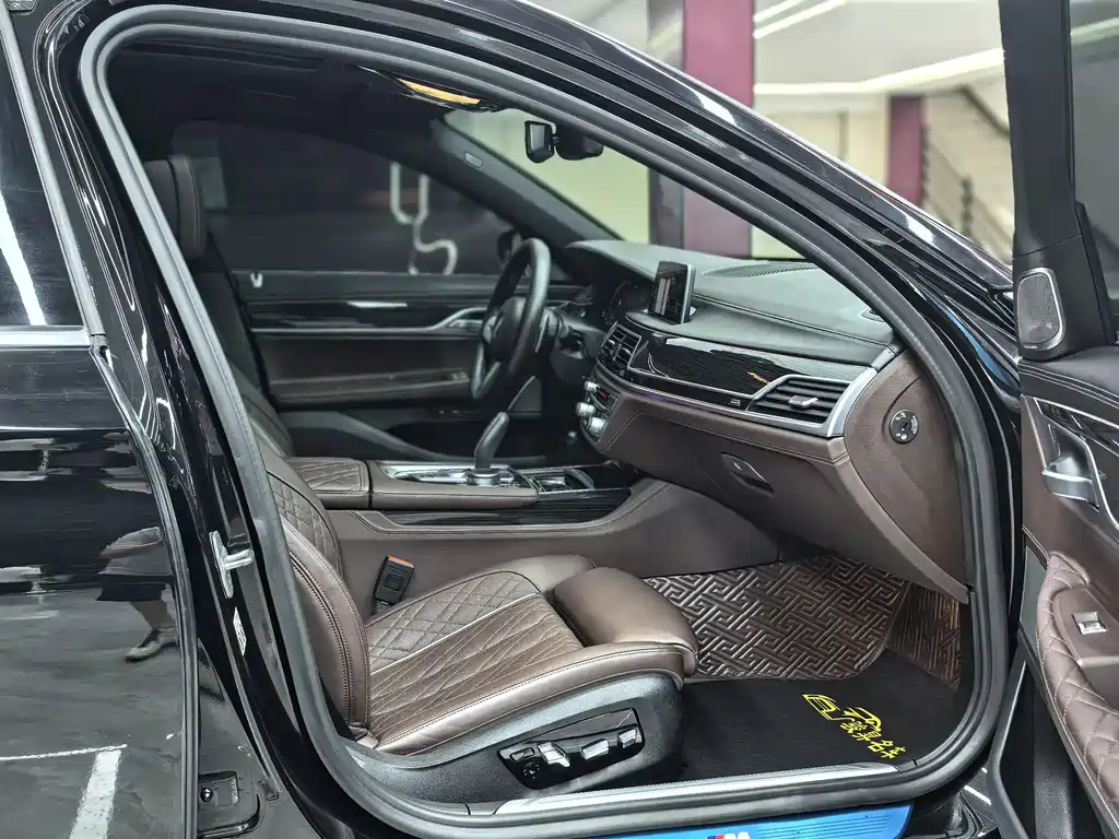 BMW 7 Series 2019 — фото 12