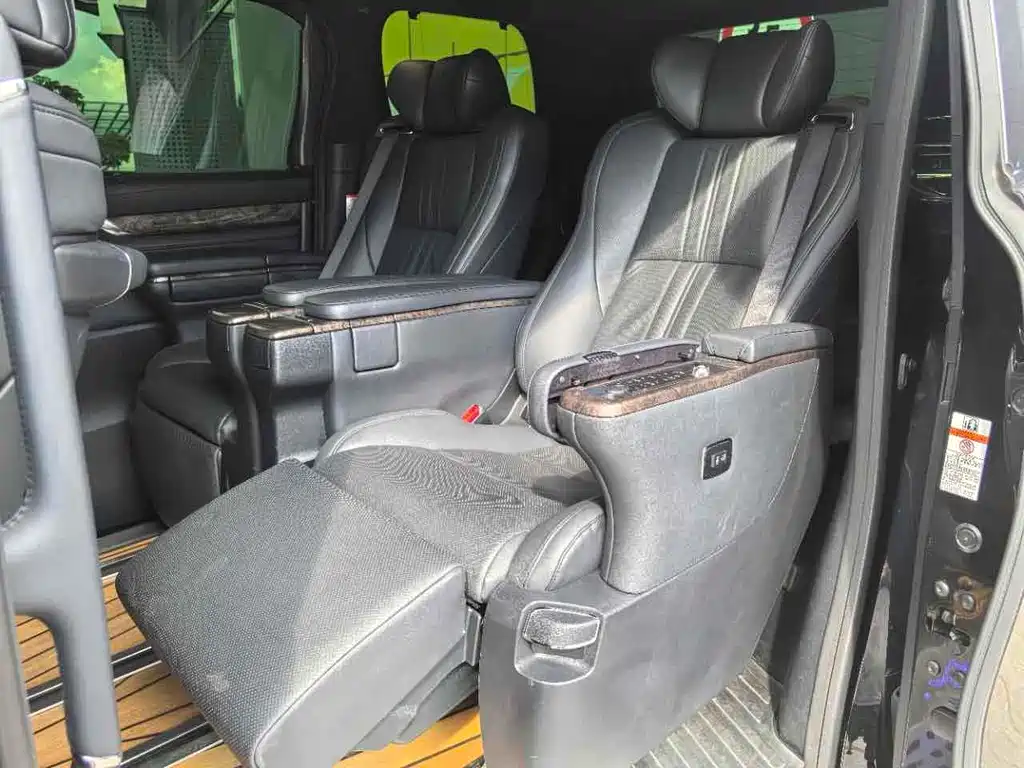 Toyota Alphard 2022 — фото 7