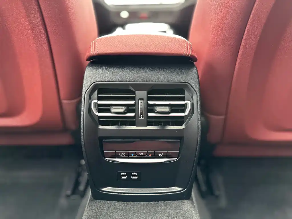 BMW 3 Series 2024 — фото 19