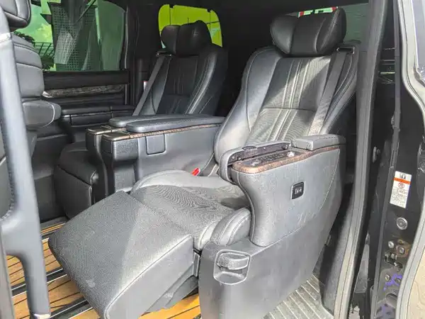 Toyota Alphard 2021
