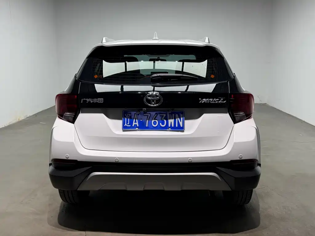 Toyota Yaris L 2022 — фото 32
