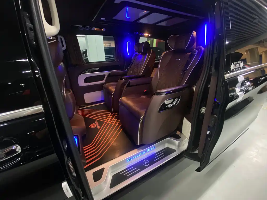 Mercedes-Benz V-Class 2021 — фото 12