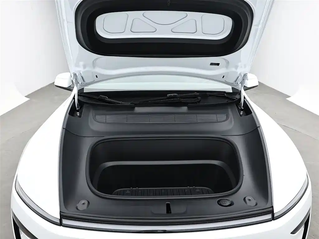 Tesla Model Y L 2025 — фото 15