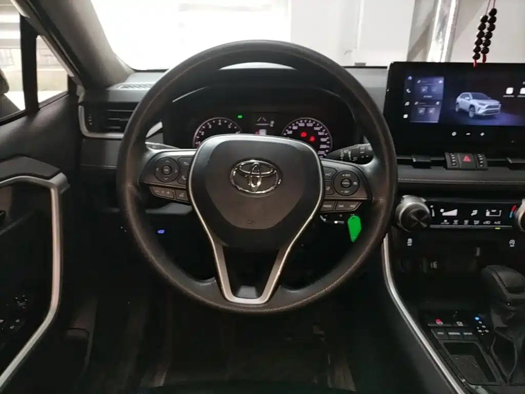 Toyota RAV4 2025 — фото 11