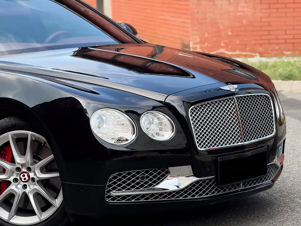 Bentley Flying Spur 2018 — фото 14