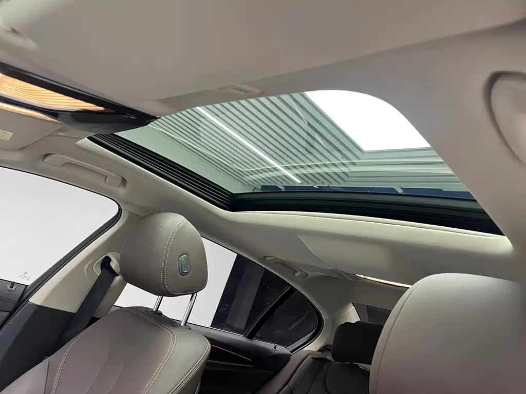 BMW 5 Series 2019 — фото 14