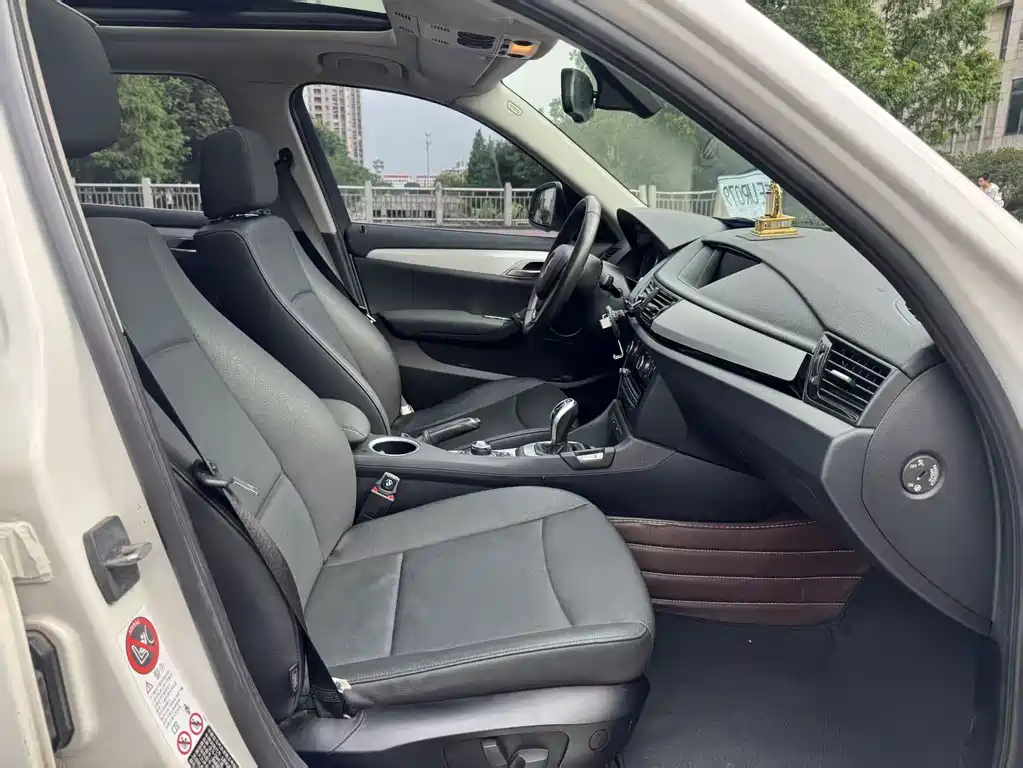 BMW X1 2015 — фото 12