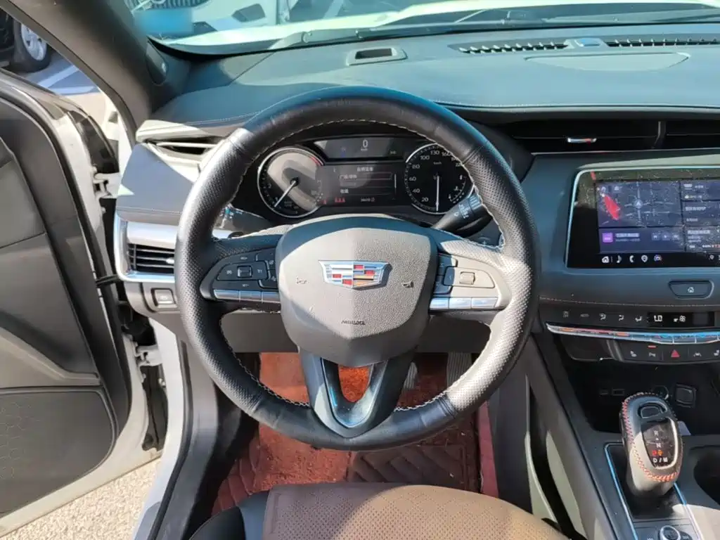 Cadillac XT4 2022 — фото 11