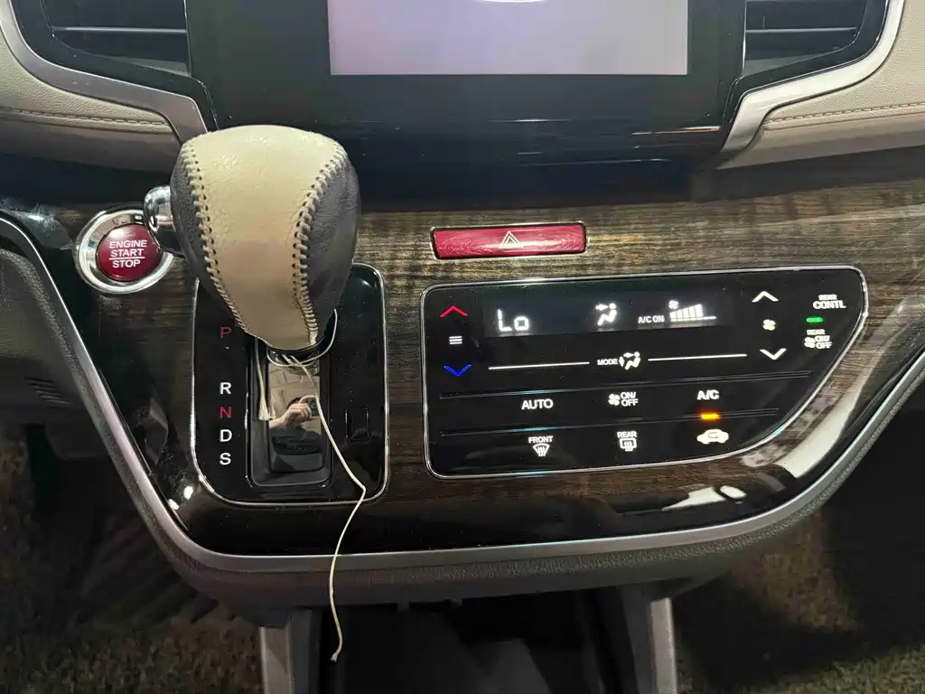 Honda Odyssey 2017 — фото 14