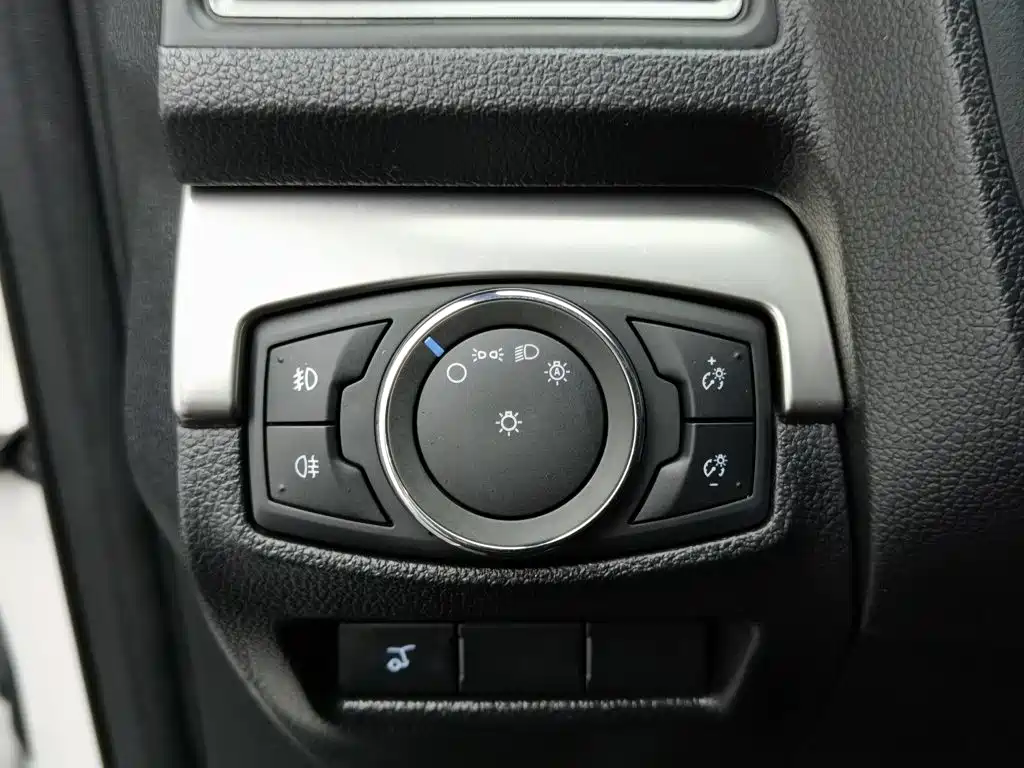 Ford Explorer 2018 — фото 21