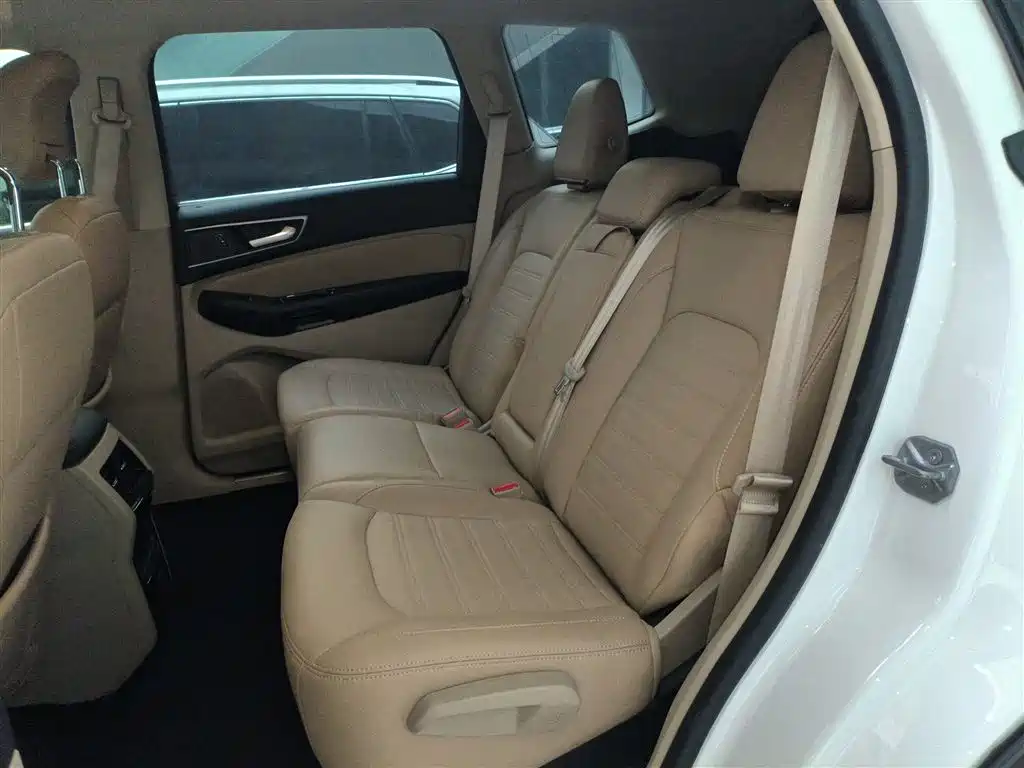Ford Edge 2020 — фото 17