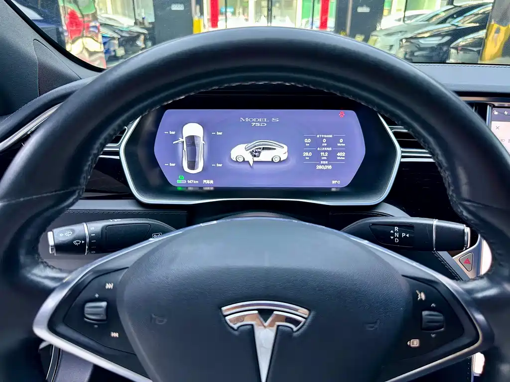 Tesla Model S 2018 — фото 13