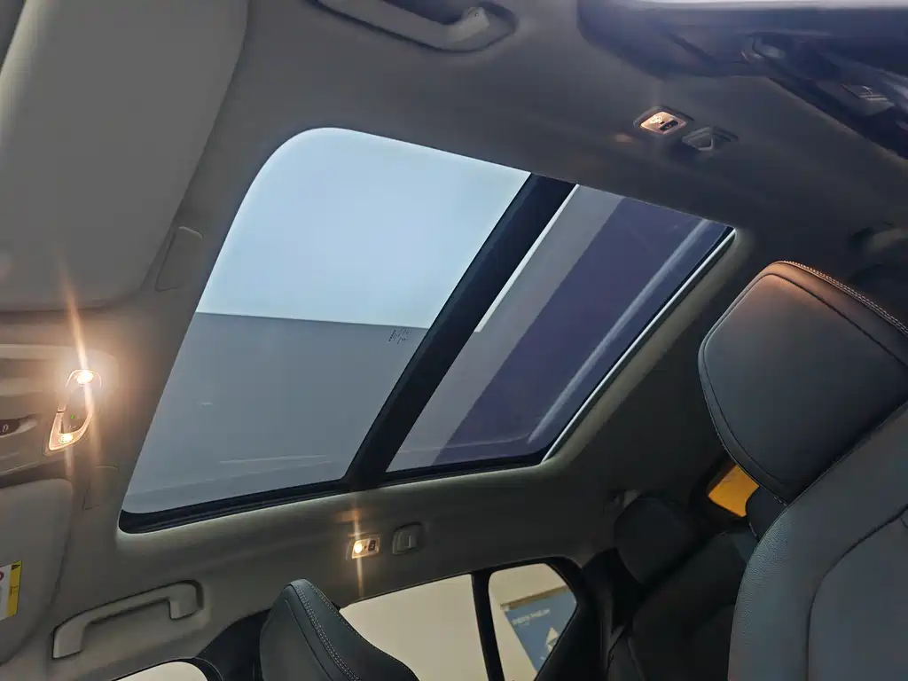 Volvo XC40 2021 — фото 18