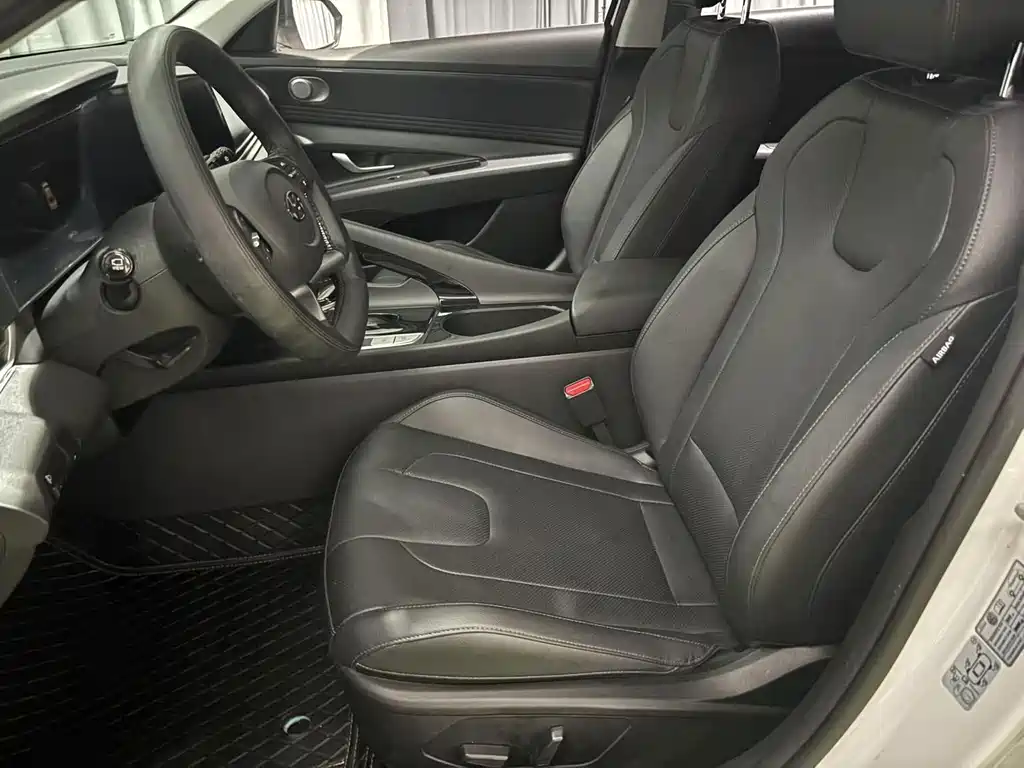 Hyundai Elantra 2023 — фото 16
