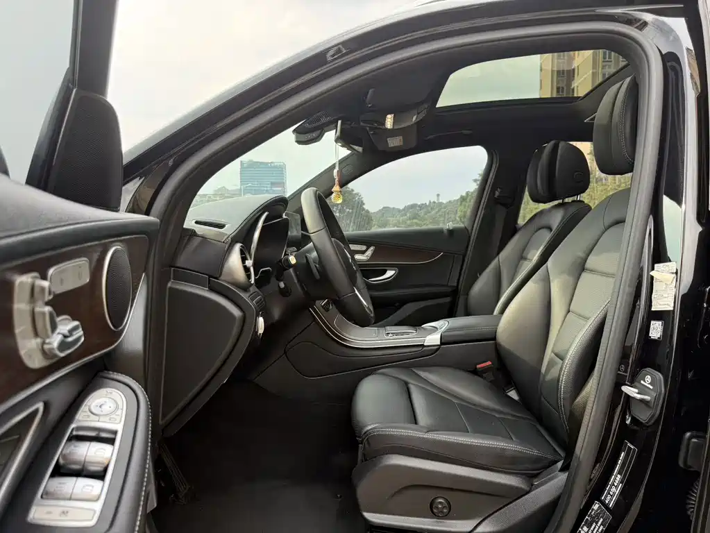 Mercedes-Benz GLC 2023