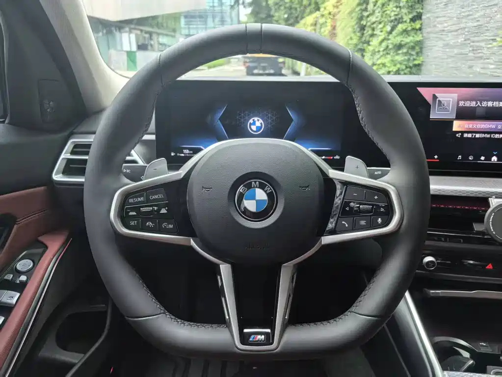 BMW 3 Series 2025 — фото 14