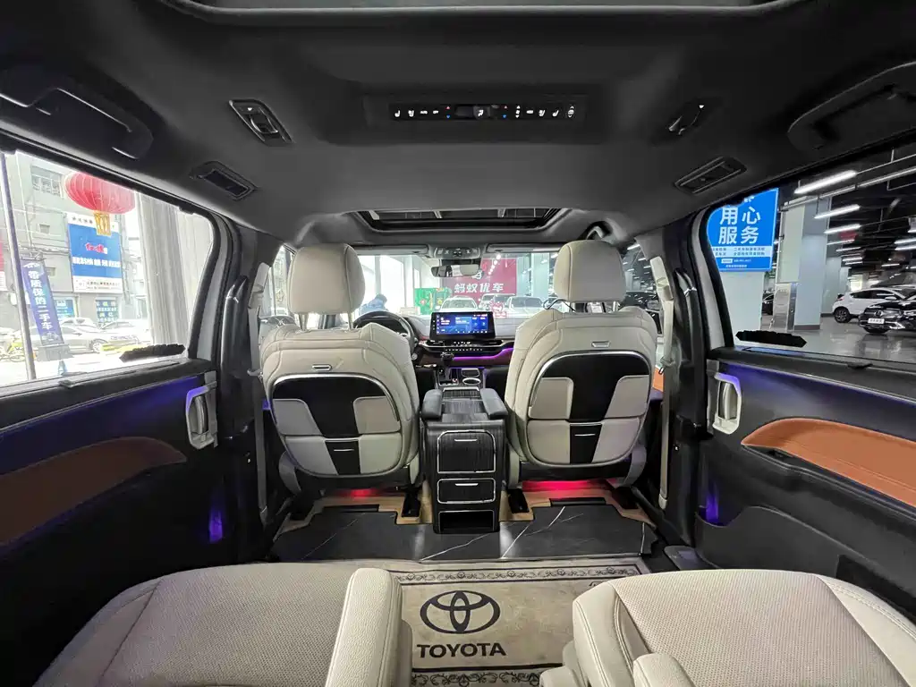 Toyota Sienna 2023 — фото 15