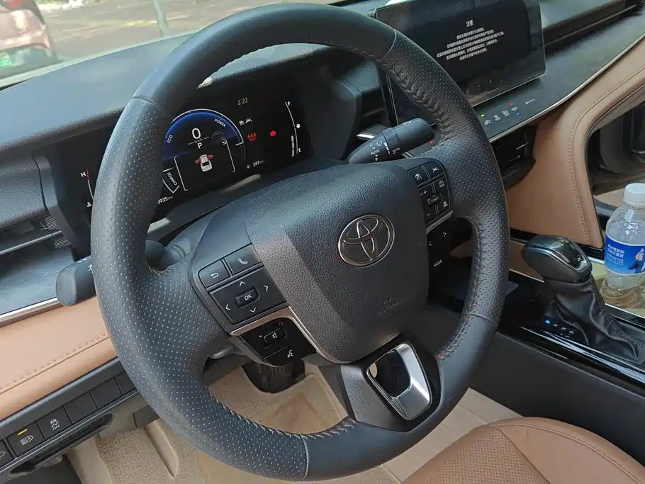 Toyota Camry 2025 — фото 15