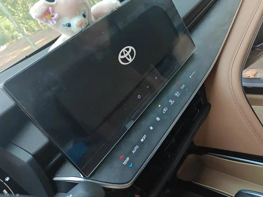 Toyota Camry 2025 — фото 13